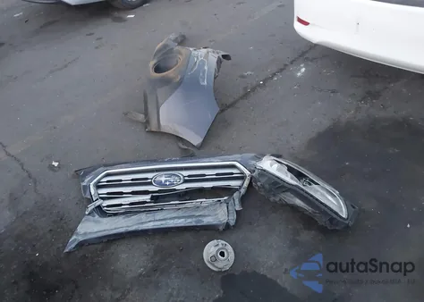 2015 Subaru Outback 2.5I Limited z USA, uszkodzony, nr VIN 4S4BSBNC5F3296380